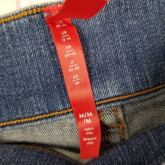 Spanx Womens Straight Leg Jeans Pull On Size Medium Blue Style 20356R Distressed - Picture 5 of 11